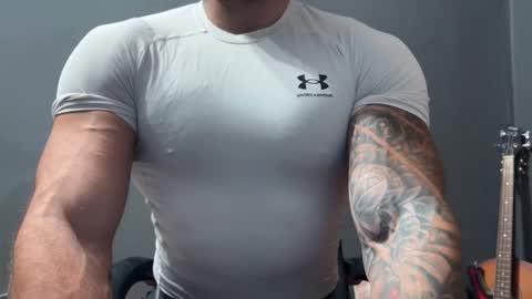 Snapshot of panther_style chatting on October 27, 2025, 7:01 am Oleg online show from October 27, 2025, 7:01 am