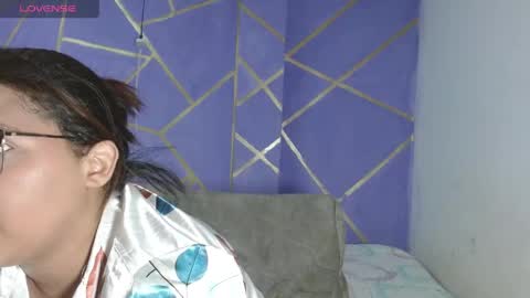 Paola Stone online show from April 27, 2026, 4:21 am