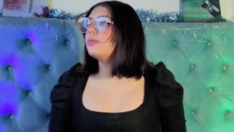 Paola Lyon online show from December 16, 2025, 6:13 pm