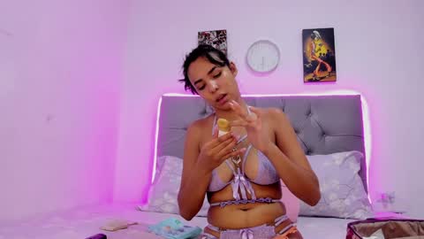 Snapshot of paolabigboobs_ chatting on December 17, 2024, 11:38 pm paola online show from December 17, 2024, 11:38 pm
