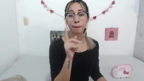 Paola online show from February 18, 2025, 3:21 pm
