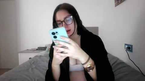 Paola Hard online show from December 5, 2025, 9:00 pm