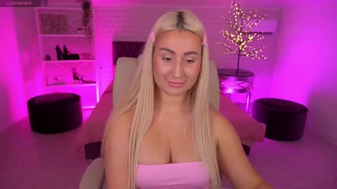 Lia online show from May 10, 2026, 2:11 pm