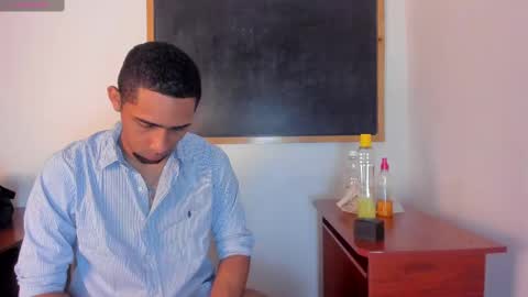 Snapshot of paolo_johnson chatting on March 4, 2025, 3:33 am Paolo online show from March 4, 2025, 3:33 am