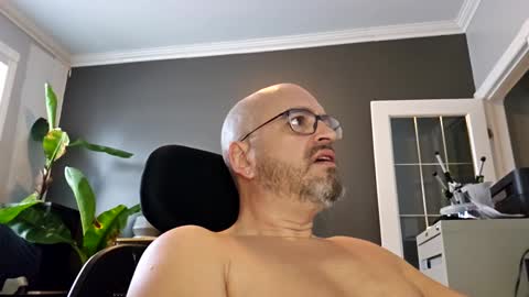 Snapshot of papi1979 chatting on January 12, 2025, 1:58 pm Papi online show from January 12, 2025, 1:58 pm