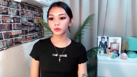 lalisa lalah Luna online show from February 19, 2025, 4:12 am