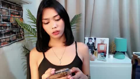 lalisa lalah Luna online show from February 19, 2025, 5:06 pm