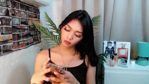 lalisa lalah Luna online show from February 19, 2025, 8:10 pm