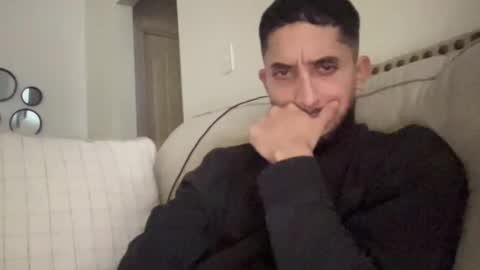 papicubano_guapo23cm online show from December 5, 2025, 3:15 am