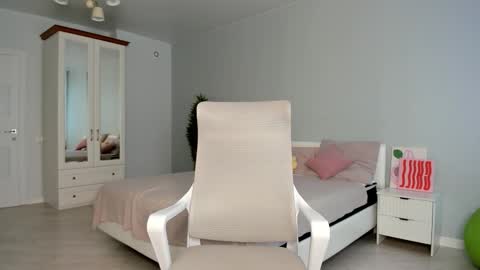 Snapshot of paradi_se chatting on November 12, 2025, 8:37 am Melena online show from November 12, 2025, 8:37 am