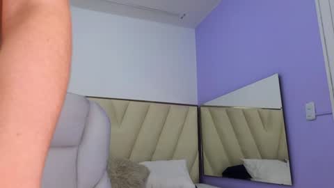 Amy and my doll online show from December 17, 2024, 4:56 am