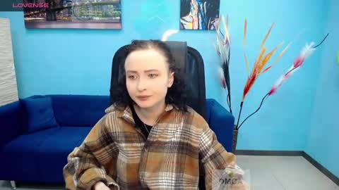 Snapshot of paradox_666_ chatting on January 2, 2025, 6:40 am Louise online show from January 2, 2025, 6:40 am