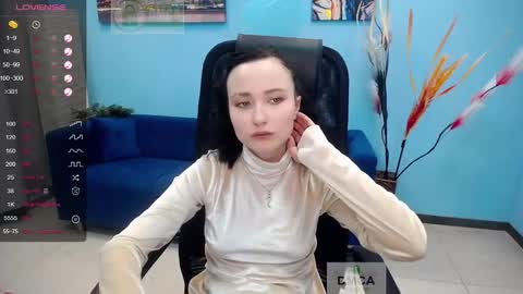 Snapshot of paradox_666_ chatting on January 17, 2025, 11:17 am Louise online show from January 17, 2025, 11:17 am