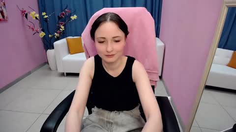 Snapshot of paradox_666_ chatting on March 5, 2025, 7:05 am Louise online show from March 5, 2025, 7:05 am