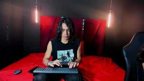 Snapshot of paranoidtemptaion_ chatting on February 13, 2025, 12:11 pm paranoidtemptaion_ online show from February 13, 2025, 12:11 pm