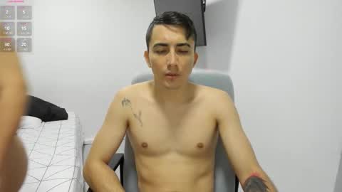 pareja_curiosa19 online show from February 14, 2026, 11:23 pm