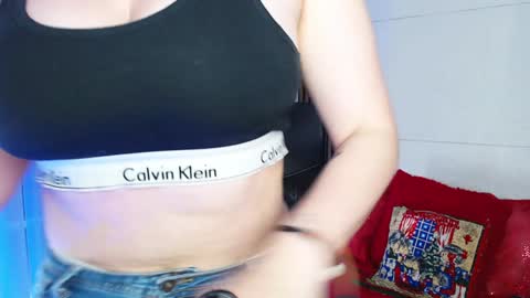Lizz  online Monday to Saturday from 9pm to 5am Colombia time online show from December 24, 2024, 7:55 pm