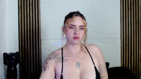 Lizz  online Monday to Saturday from 9pm to 5am Colombia time online show from January 8, 2025, 5:27 am