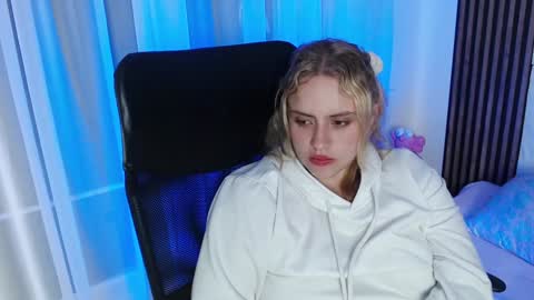 Lizz  online Monday to Saturday from 9pm to 5am Colombia time online show from January 21, 2025, 9:35 am