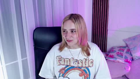 Lizz  online Monday to Saturday from 9pm to 5am Colombia time online show from February 1, 2025, 9:11 am