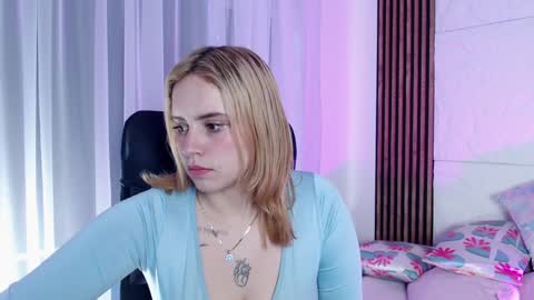 Lizz  online Monday to Saturday from 9pm to 5am Colombia time online show from February 1, 2025, 12:16 pm