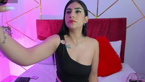 paris_evans_01 online show from October 1, 2025, 12:44 pm