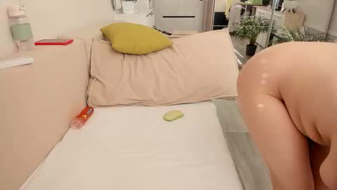 Snapshot of paris_hilt_on chatting on October 19, 2025, 6:03 am Sasha online show from October 19, 2025, 6:03 am