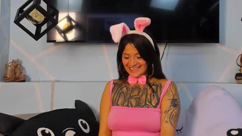 paris_noa online show from January 6, 2025, 7:45 pm