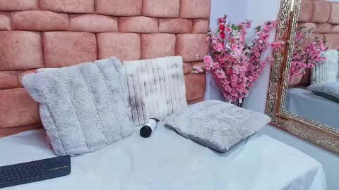 paris_noa online show from February 1, 2025, 6:43 am