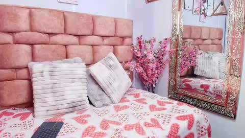 paris_noa online show from February 28, 2025, 6:54 am