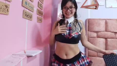 paris_noa online show from March 8, 2025, 4:01 am
