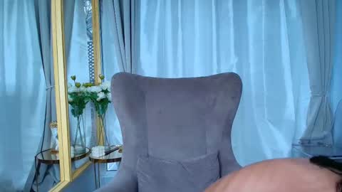 Paris online show from March 12, 2026, 5:57 am