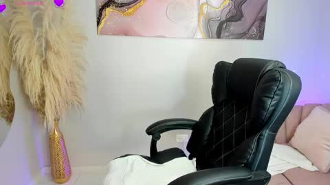 Paris  online show from January 10, 2026, 1:18 am