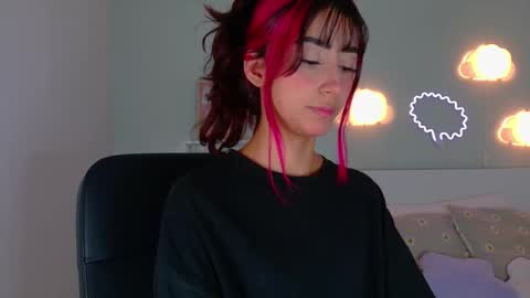 Snapshot of parisfox_ chatting on October 4, 2025, 12:03 pm PARIS online show from October 4, 2025, 12:03 pm