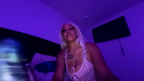 parissmithh online show from September 15, 2025, 5:51 am