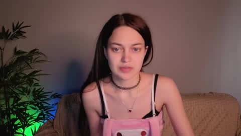Snapshot of parrot_kisha chatting on May 21, 2026, 1:45 am parrot_kisha online show from May 21, 2026, 1:45 am