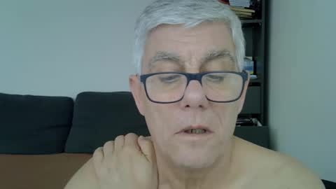 Snapshot of patrick5275 chatting on December 22, 2024, 9:00 am patrick5275 online show from December 22, 2024, 9:00 am