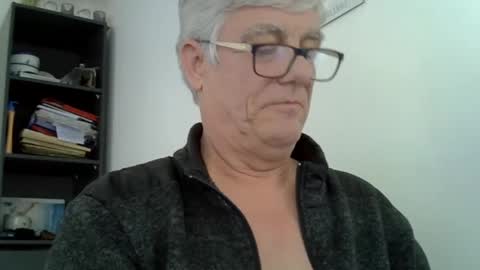 Snapshot of patrick5275 chatting on March 2, 2025, 12:43 pm patrick5275 online show from March 2, 2025, 12:43 pm