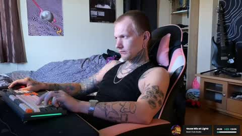 Snapshot of paul_razor chatting on April 14, 2026, 7:25 am Paul online show from April 14, 2026, 7:25 am