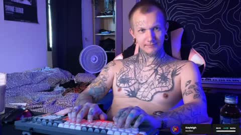Snapshot of paul_razor chatting on April 18, 2026, 4:16 am Paul online show from April 18, 2026, 4:16 am