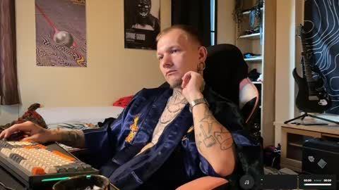 Snapshot of paul_razor chatting on April 25, 2026, 8:17 am Paul online show from April 25, 2026, 8:17 am