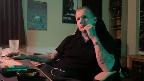 Snapshot of paul_razor chatting on May 4, 2026, 2:13 pm Paul online show from May 4, 2026, 2:13 pm