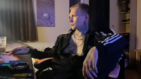 Snapshot of paul_razor chatting on May 9, 2026, 3:17 pm Paul online show from May 9, 2026, 3:17 pm