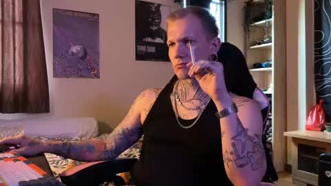 Snapshot of paul_razor chatting on May 18, 2026, 3:13 am Paul online show from May 18, 2026, 3:13 am