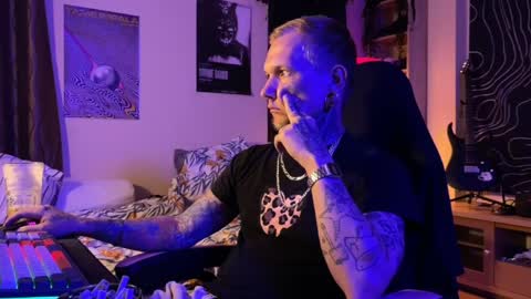 Snapshot of paul_razor chatting on May 19, 2026, 8:26 pm Paul online show from May 19, 2026, 8:26 pm