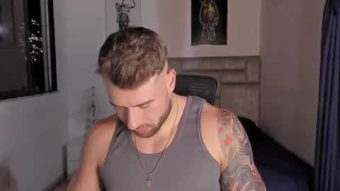 Snapshot of paul_roger chatting on October 28, 2025, 2:37 am PAUL ROGER online show from October 28, 2025, 2:37 am