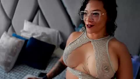 Paula online show from February 2, 2025, 9:02 pm