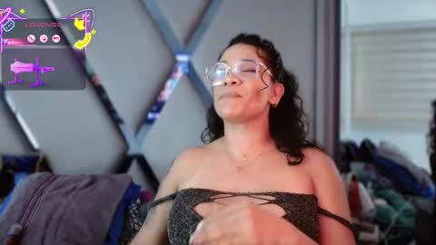 Snapshot of paula_daniela1 chatting on October 15, 2025, 9:48 pm Paula online show from October 15, 2025, 9:48 pm