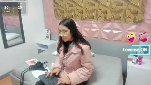 Pau online show from September 10, 2025, 11:43 am
