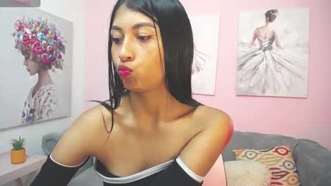 Pau online show from November 18, 2025, 12:20 pm